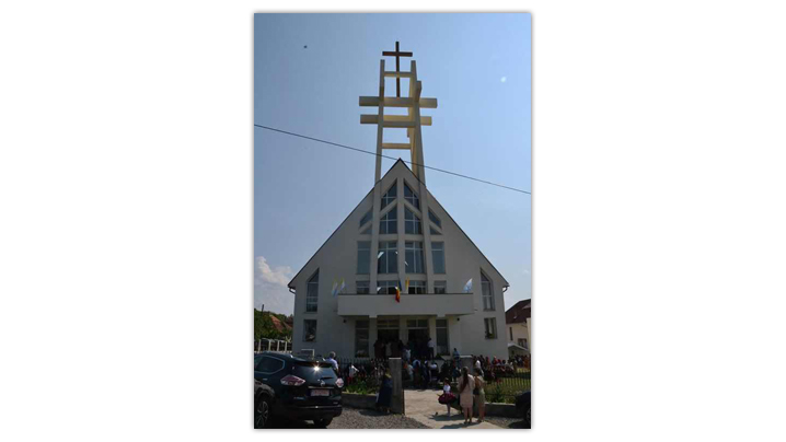 Călinești Oaș: Sfințirea noii biserici cu hramul „Nașterea Maicii Domnului”