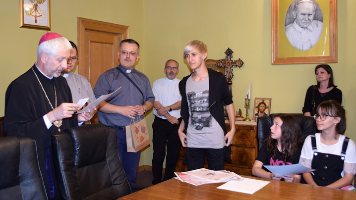 Episcopul de Cluj-Gherla a oferit diplome de merit pentru elevii olimpici clujeni la religie greco-catolică