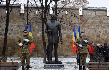 Binecuvântarea, la Cluj, a statuii «Sfinxului de la Bădăcin», Iuliu Maniu