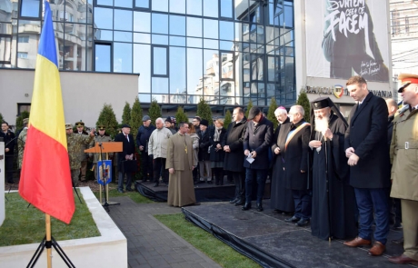 Statuia poetului Andrei Mureșanu, autorul imnului național, a fost dezvelită și binecuvântată la Cluj-Napoca