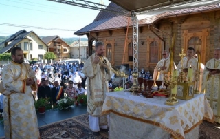 PS Vasile la Vișeu de Mijloc: „Atunci când sfințim o biserică, suntem siguri că Dumnezeu primește acest dar, pe care comunitatea îl oferă”