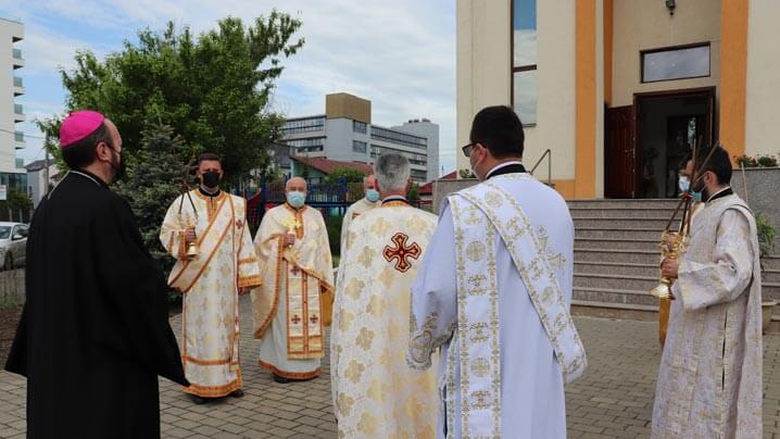 “Să îi permitem lui Isus să acționeze în viața noastră” - PS Claudiu în parohia “Bunavestire”, cart. Mărăști, Cluj-Napoca