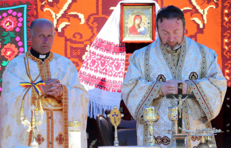 Preasfințitul Claudiu a sfințit biserica din Băbeni