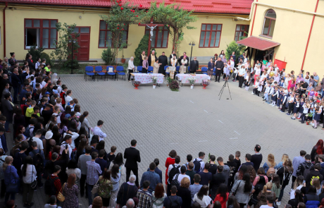 Doi Ierarhi la festivitatea de început de an școlar la Liceul Greco-Catolic „Inochentie Micu” din Cluj-Napoca