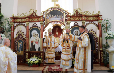 Sfânta Liturghie arhierească și hirotonire diaconală în parohia Dej III