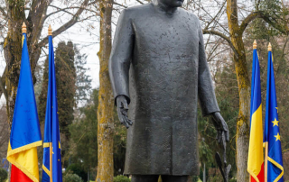 Preasfinția Sa Claudiu la binecuvântarea statuii dr. Iuliu Hațieganu