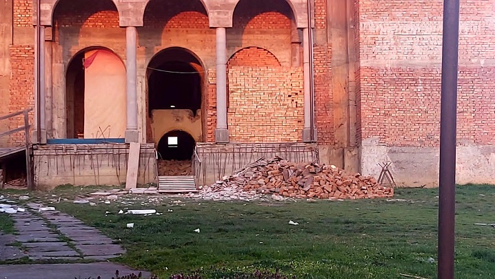 Demolarea vechii biserici greco-catolice din Ungheni (jud. Mureș), o lipsă de respect față de Biserica Greco-Catolică și față de memoria istorică a românilor