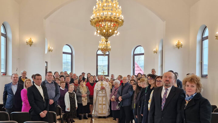 Intrarea, la Învierea Domnului, în biserica nouă a parohiei Cordoș – Cluj