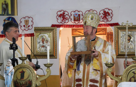 Vizita Preasfinției Sale Claudiu în parohia greco-catolică Iara